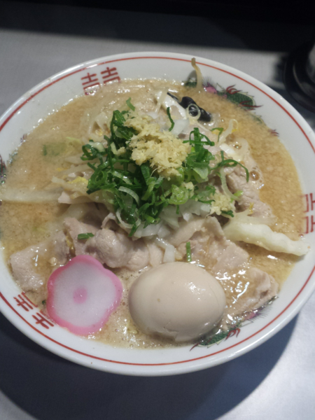「【限定】肉盛り背脂味噌ラーメン850円ラーパス味玉」@中華蕎麦 瑞山（ZUIZAN）の写真