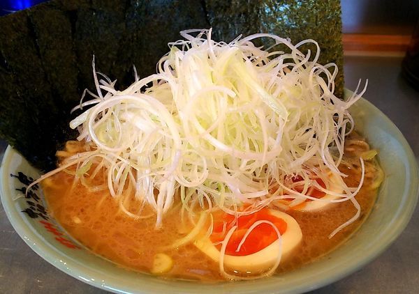 「ネギラーメン(中盛り) 味玉&海苔」@横浜らーめん 松本家の写真