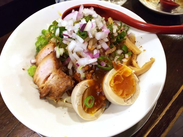 「麻辣味噌汁なしそば＋味付け玉子　850＋100円」@立ち呑み居酒屋 金町製麺の写真