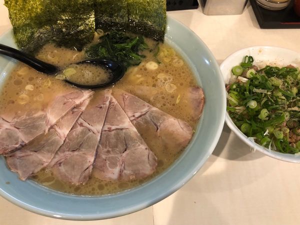 「チャーシュー麺＋ネギ飯」@横浜家系ラーメン 府中家の写真