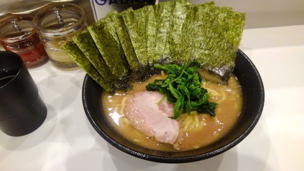 「豚骨醤油ラーメン(海苔増し)」@かわむら家の写真
