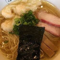 エビワンタン麺ハーフ白醤油