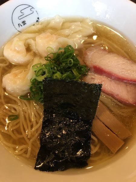 「エビワンタン麺ハーフ白醤油」@八雲の写真