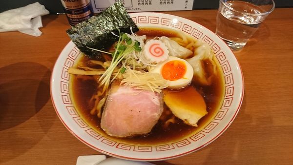「生姜醤油ラーメン ワンタン」@自家製手もみ麺 鈴ノ木の写真