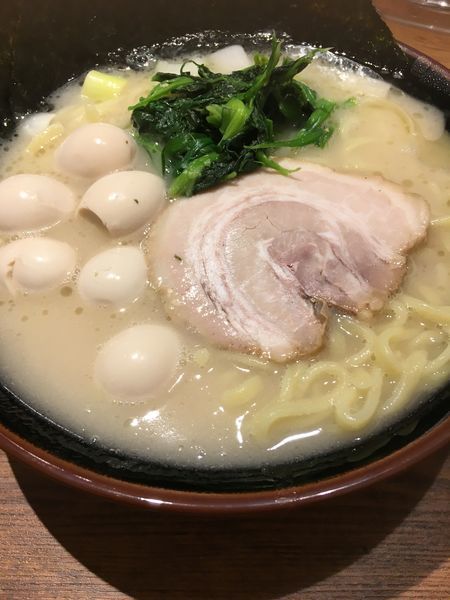 「塩ラーメン【トッピングパスポートでうずら増し】」@極味家 日ノ出町店の写真