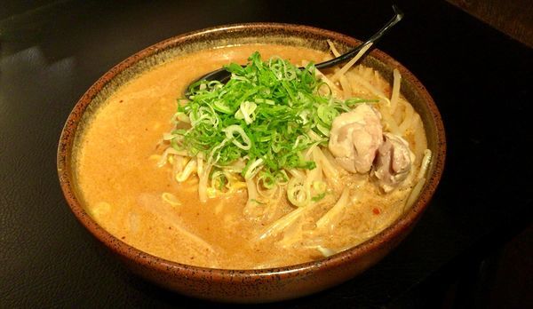 「炙り辛味噌らーめん 大盛り」@真武咲弥 渋谷店の写真