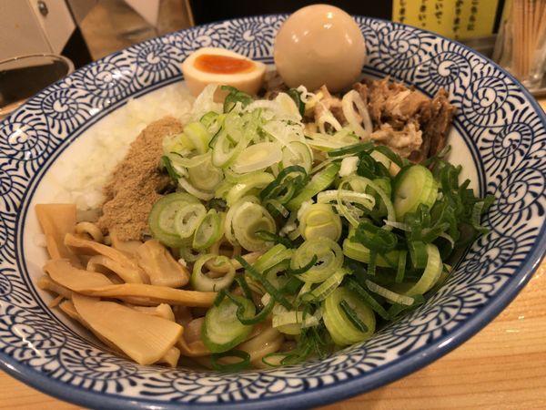 「まぜそば＋味玉」@中華そば 葵の写真