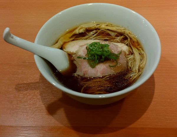 「醤油らぁ麺」@らぁ麺 はやし田 池袋店の写真