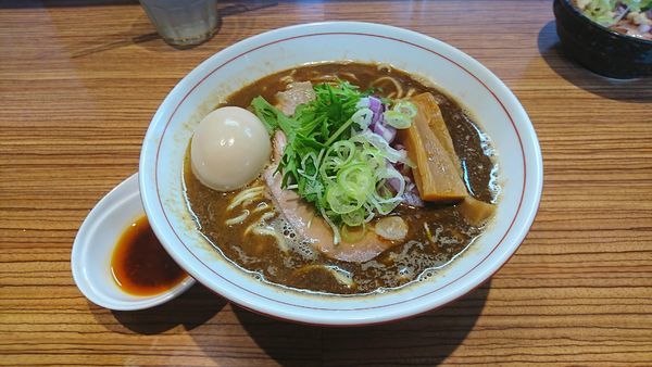 「辛煮干そば 旨辛 半熟味付卵」@niboの写真