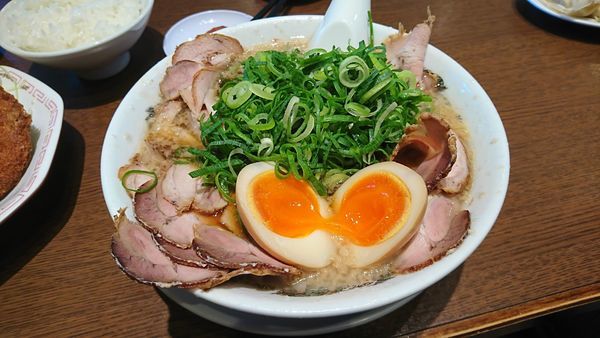 「味玉ラーメン チャーシュー」@来来亭 坂戸店の写真