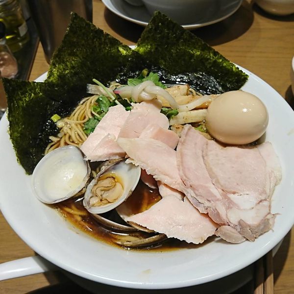 「鶏・煮干し・蛤のトリプルSOBA」@むぎとオリーブ さいたま新都心店の写真