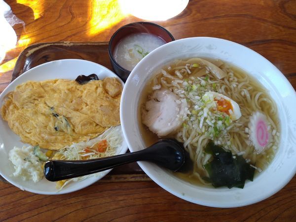 「ラーメン+海老とキクラゲの玉子炒め(Bランチ) 880円」@桂林の写真