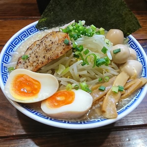 「特製無限大らーめん うずら」@ラーメン無限大 船橋店の写真