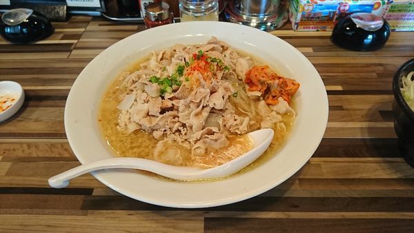 「元祖もばらーめん 三段盛り」@らぁ麺三軒屋 茂原店の写真