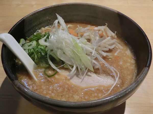 「赤唐神味噌らぁめん」@製麺食堂 あぶみの写真