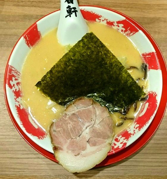 「辛味噌豚骨ラーメン(辛さ1 中華麺) 替玉(博多麺)」@熟成豚骨ラーメン専門 一番軒 東京歌舞伎町本店の写真