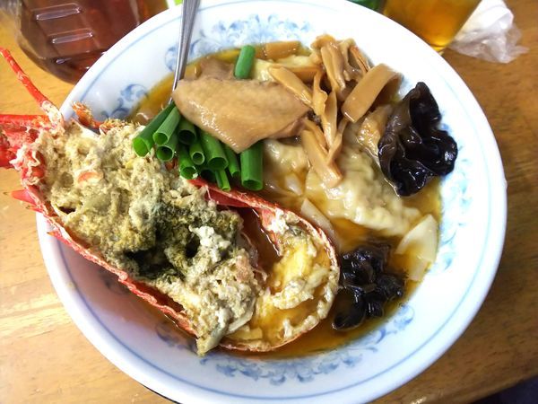 「【限定】C丸地鶏黄金スープにて海老塩海老蟹雲呑麺ランクUP」@MENYA 食い味の道有楽の写真