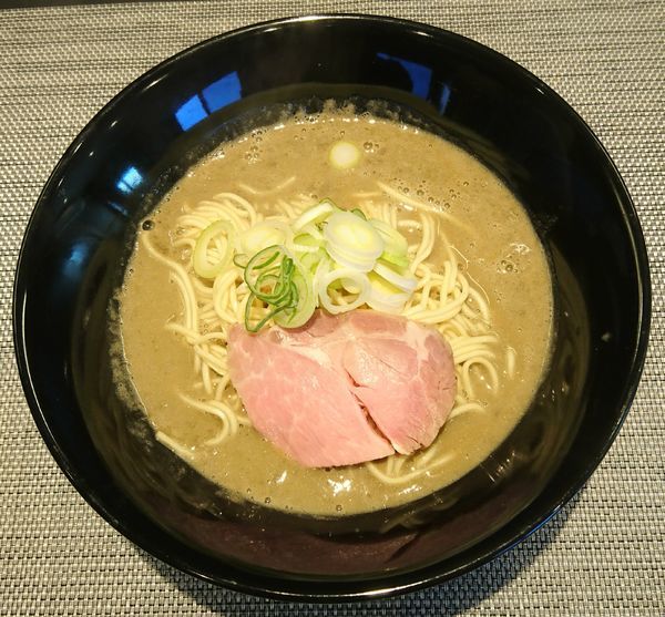 「かけそば(特濃)醤油＋サービスチャー」@煮干乱舞の写真