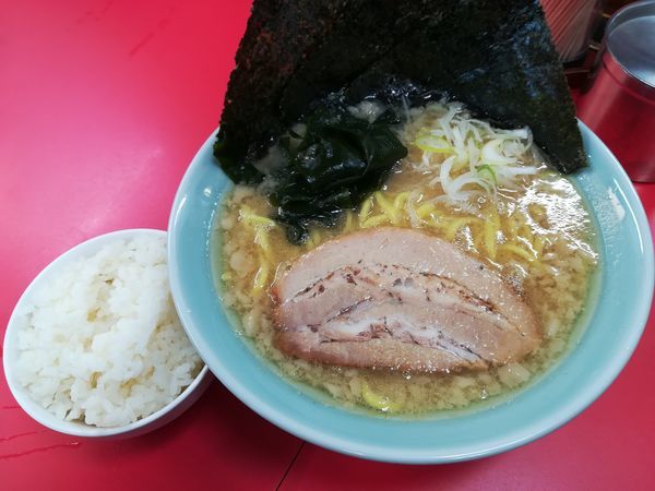 「31/1/5 背脂ラーメン800円(太麺、ミニライス付き)」@とんこつラーメン松平 六浦店の写真