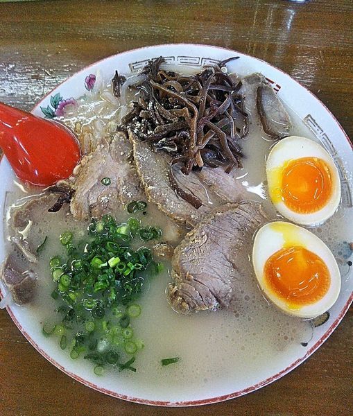 「チャーシューメン 800円＋味玉 110円」@九州ラーメン 友理 本店の写真