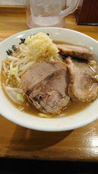 「ともらーめん  豚  ９２０円  野菜少なめニンニク増し」@麺家 大須賀 朝日店の写真