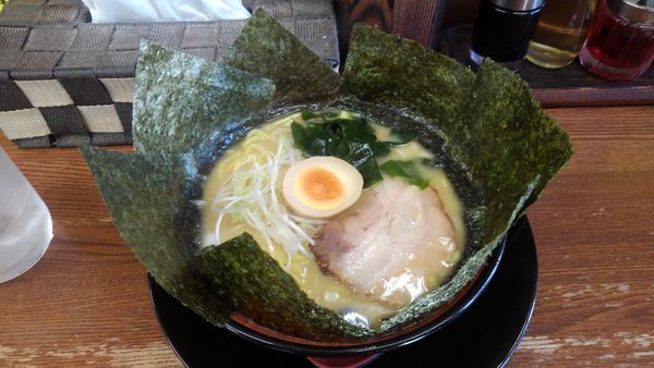 「豚骨醤油ラーメン(海苔増し)」@とんこつラーメン吉祥の写真