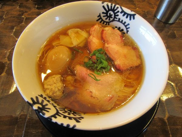 「限定　特級黒さつま鶏菊醤そば（１０００円）＋窯焼き」@特級鶏蕎麦 龍介の写真