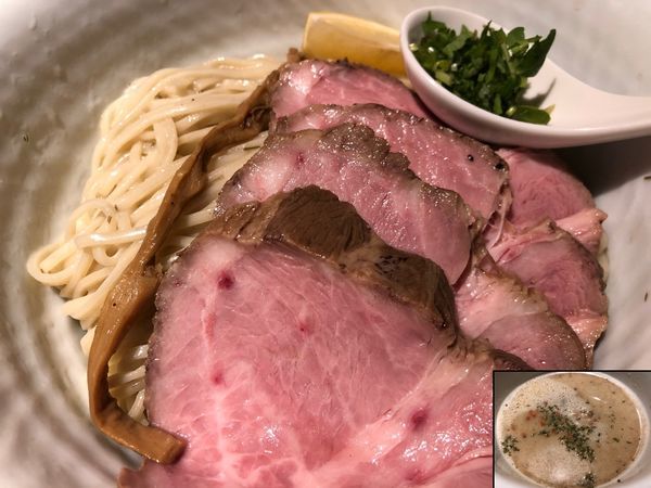「煮豚つけそば（塩）（中）」@SOBAHOUSE 金色不如帰 新宿御苑本店の写真