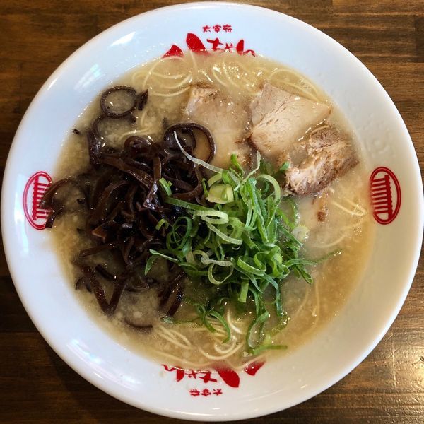 「豚骨ら〜めん (650円) キクラゲ (100円)」@太宰府八ちゃんラーメン 天神店の写真