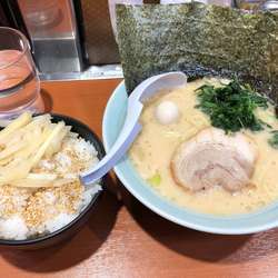 醤油ラーメン 680円 ライス中 無料