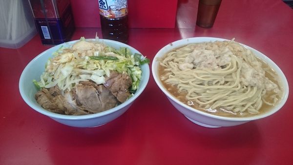 「大ぶた５枚(ヤサイアブラネギ)￥９４０」@ラーメン二郎 中山駅前店の写真