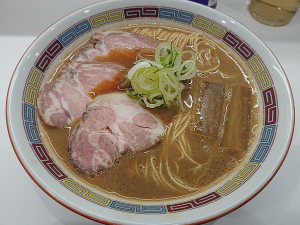 「煮干鰮豚骨らーめん」@煮干鰮豚骨らーめん 嘉饌の写真