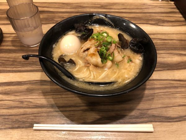 「濃厚島豚炙りそば味玉入り」@琉球島豚 麺屋なりよしの写真