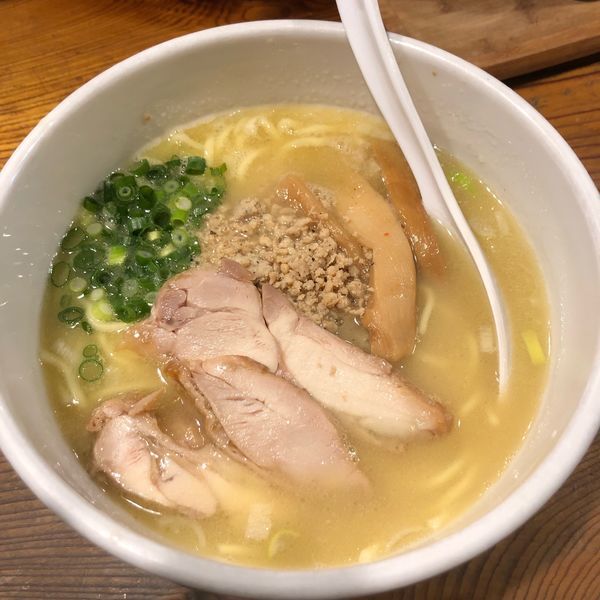 「白鶏らーめん」@鶏の穴の写真