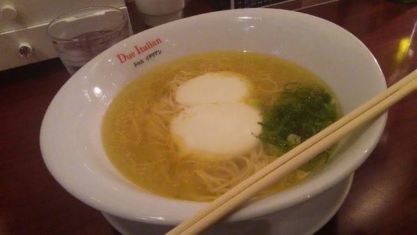 「らぁ麺フロマージュ」@黄金の塩らぁ麺 due Italian 市ヶ谷店の写真