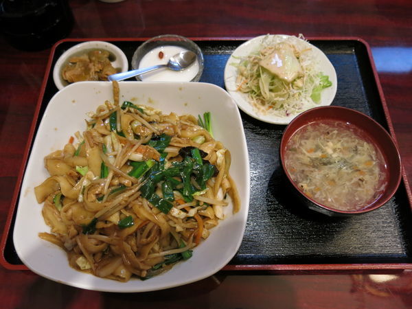 「五目野菜焼刀削麺セット：750円＋消費税」@良記 餃子酒場 竹ノ塚本店の写真