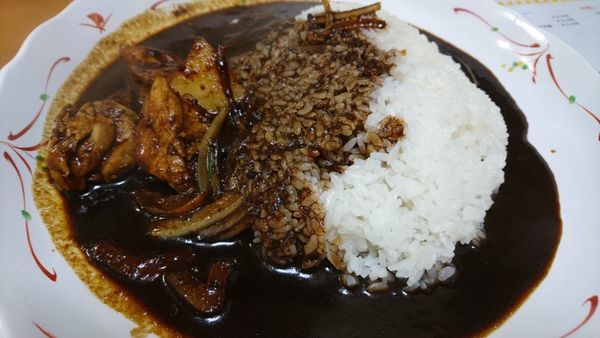 「チキンカレー（ブラック・４辛）」@ラホール 外神田店の写真