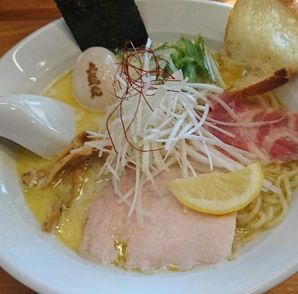 「濃厚鶏白湯しお 味玉」@上気元 いただきの写真