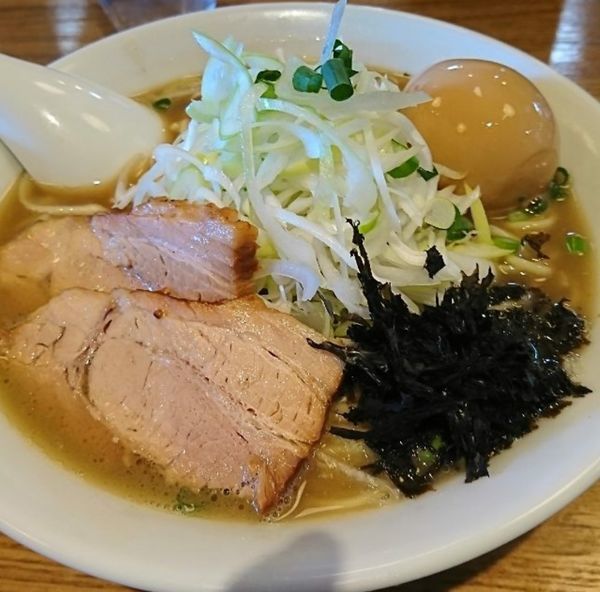 「煮干しそば 味玉 白髪ねぎ」@中村屋総本山の写真