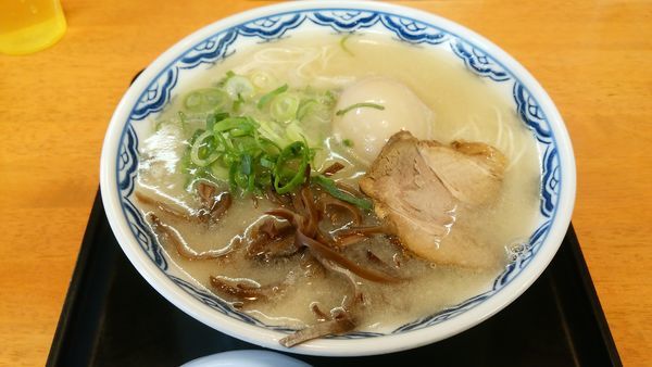 「ラーメン　味玉　替え玉」@由丸製麺所の写真