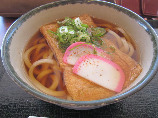 「キツネうどん５００円」@湾岸長島PA上りフードコートの写真