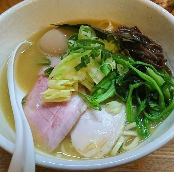「濃厚鶏白湯ラーメン しょうゆ 味玉」@麺や 福一の写真