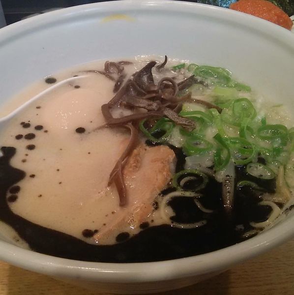 「豚骨プレーン+香油+煮玉子」@TOKYO豚骨BASE MADE by 博多一風堂 ペリエ海浜幕張店の写真