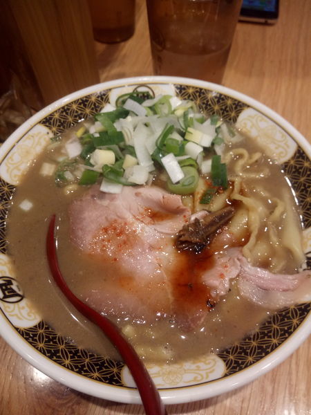 「すごい煮干ラーメン　追加ねぎ」@すごい煮干ラーメン凪 池袋西口店の写真