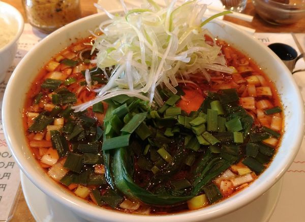 「ネギ入りサンラーメン」@東京担担麺本舗 ゴマ屋の写真
