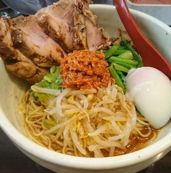 「汁なし担々麺 温玉 チャーシュー」@めだかTANTANの写真