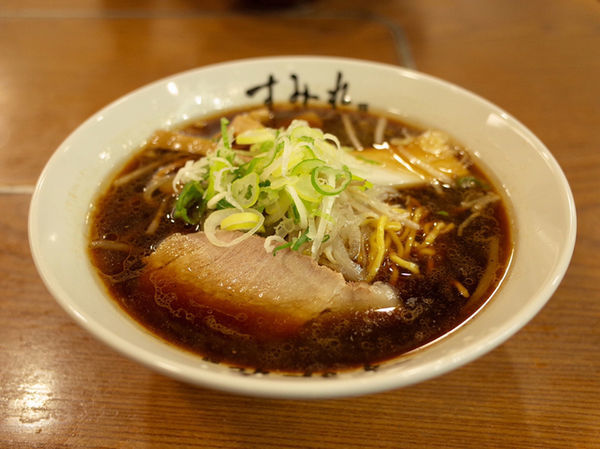「醤油ラーメン…870円」@すみれ 札幌中の島本店の写真