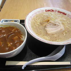 ガンジャラーメン730円