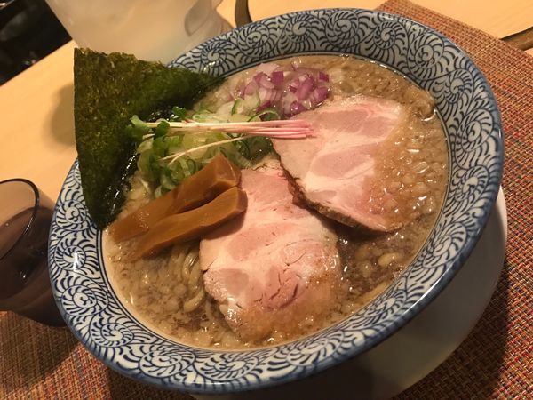 「背脂煮干しそば」@らーめん セアブラノ神 壬生本店の写真