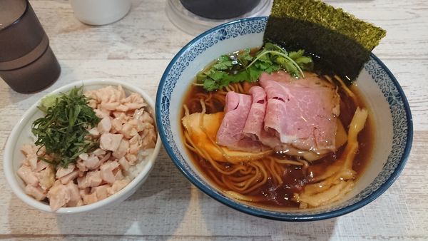 「新麦中華そば 850円 + 鶏飯 350円」@中華そば 四つ葉の写真